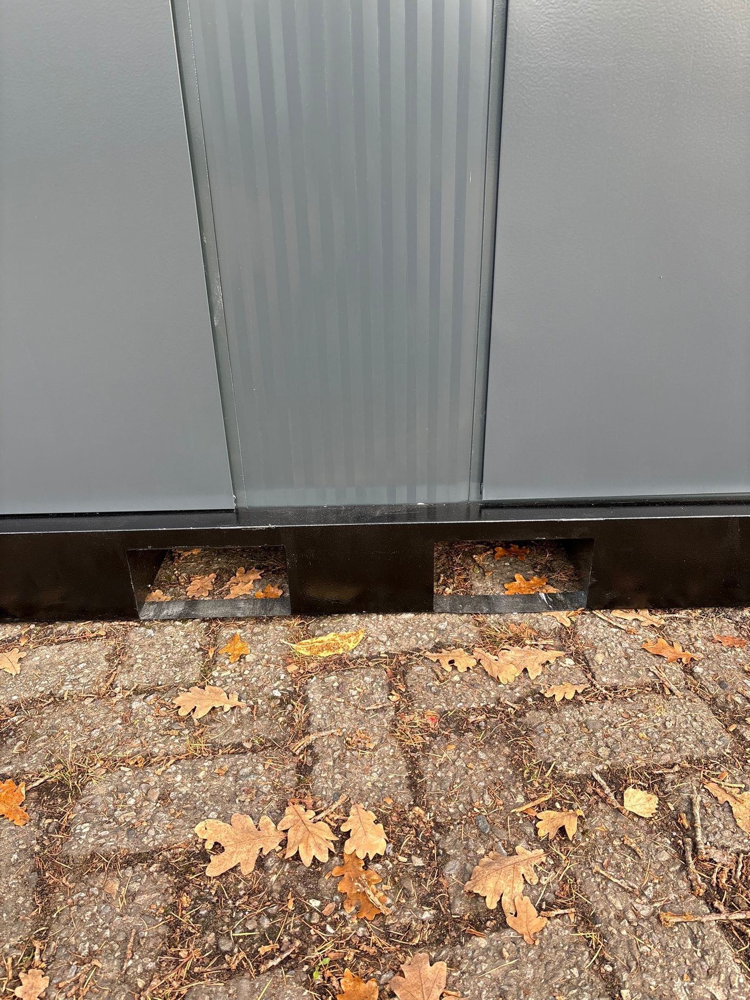 Heftrucksleuven van een toilet- en doucheunit.