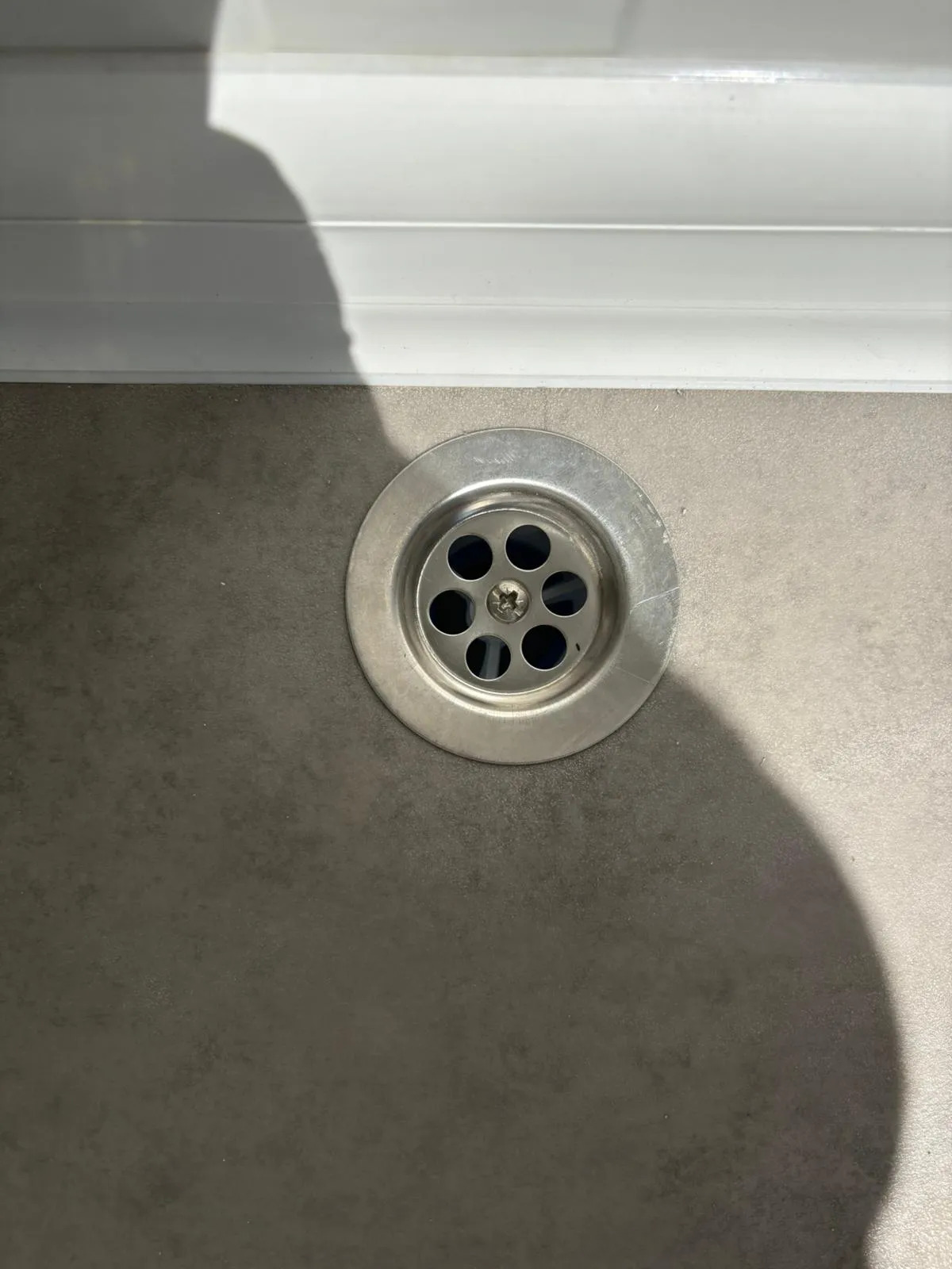 Floor drainage inside a portable bathroom unit