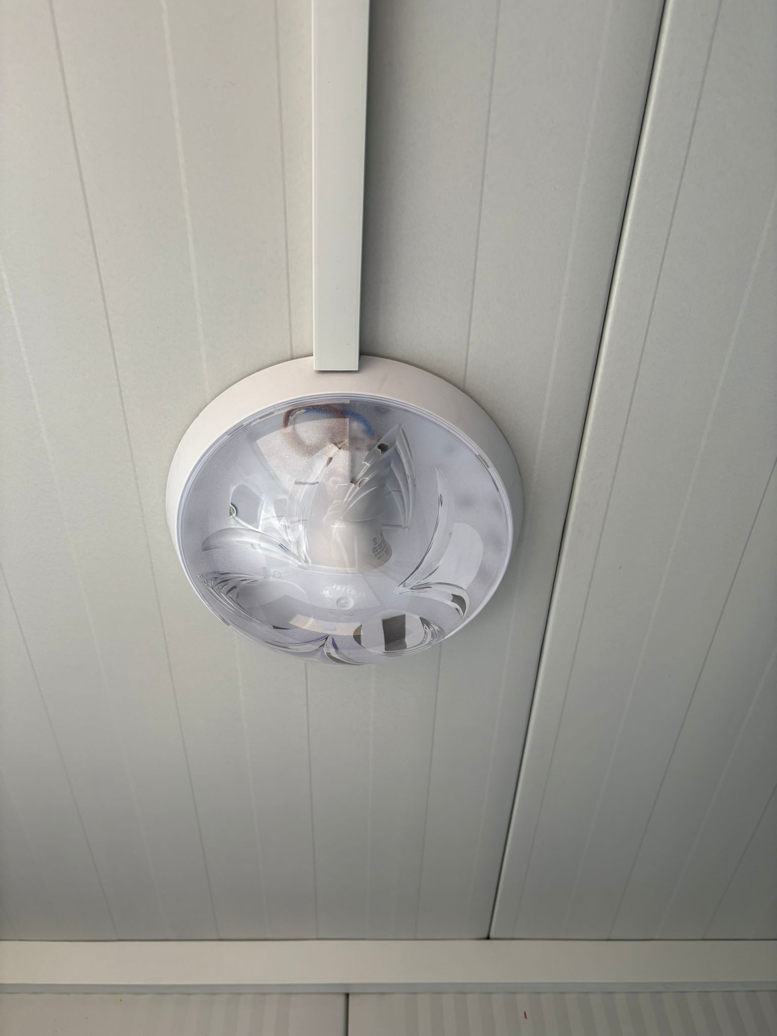 Verlichting in een doucheunit met omkleedruimte.